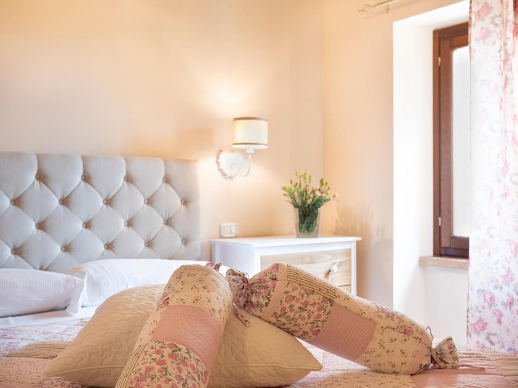 Stunning Apartment In Mombaroccio Near Metauro River Exterior foto