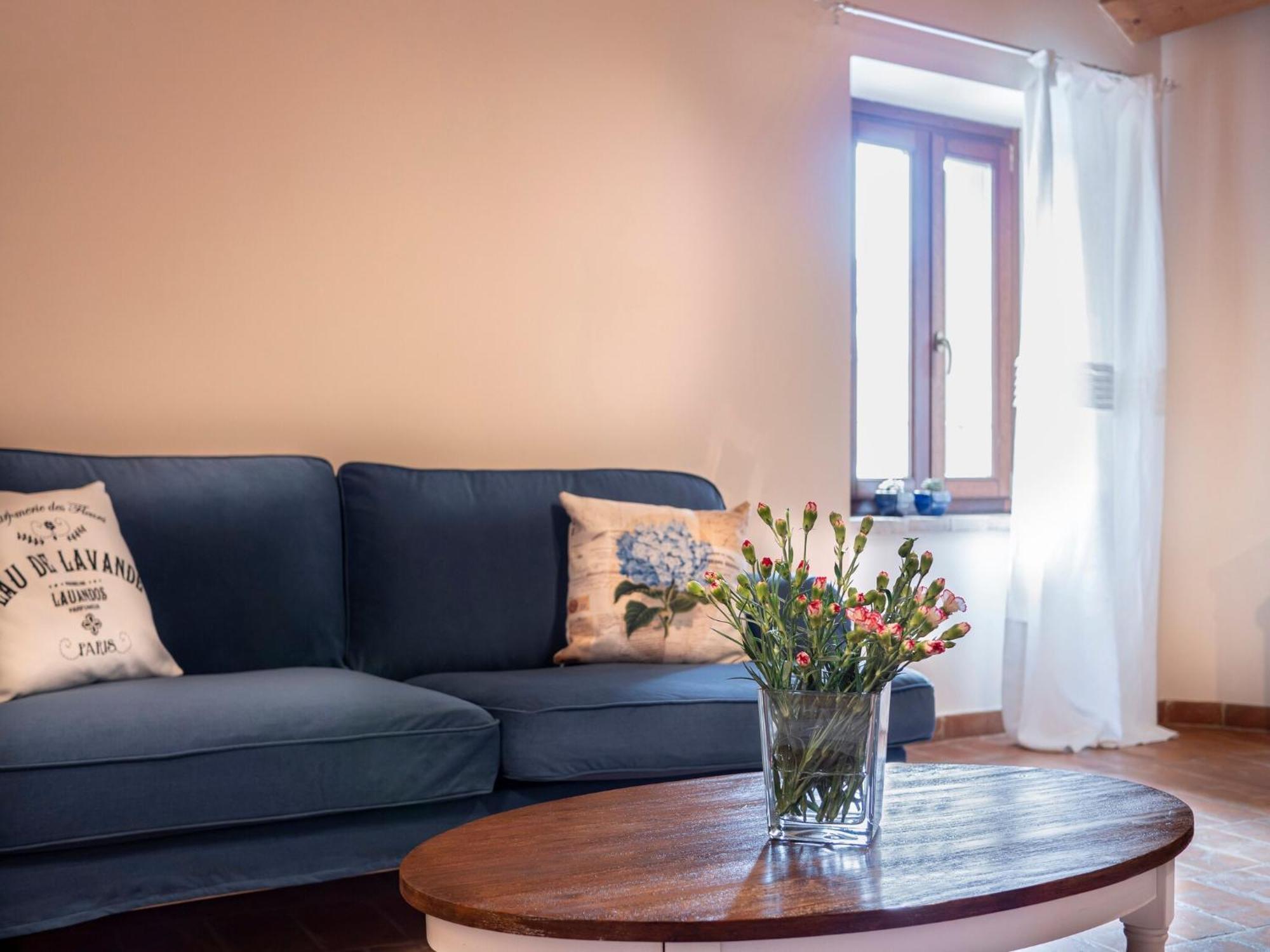 Stunning Apartment In Mombaroccio Near Metauro River Exterior foto