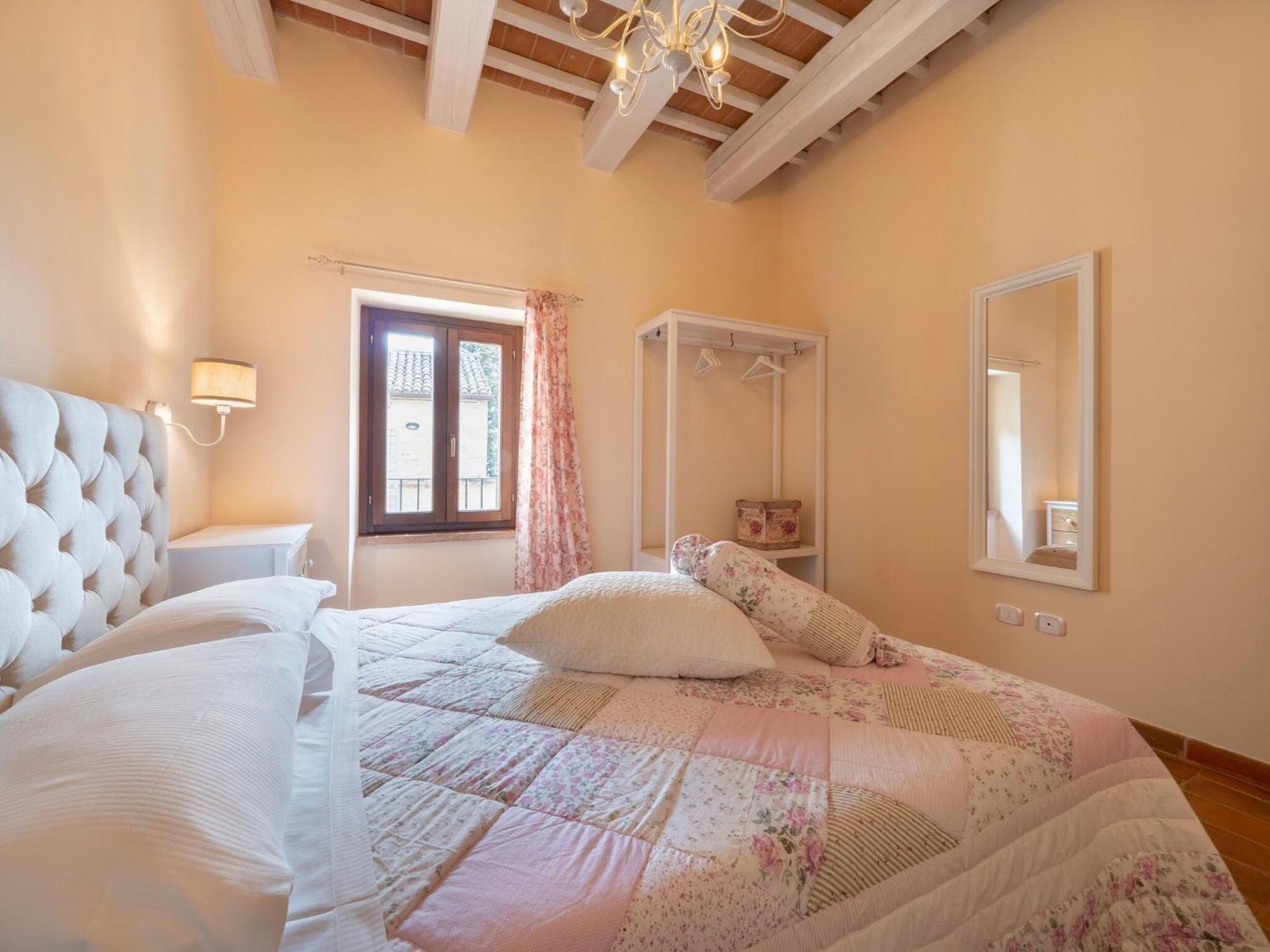 Stunning Apartment In Mombaroccio Near Metauro River Exterior foto