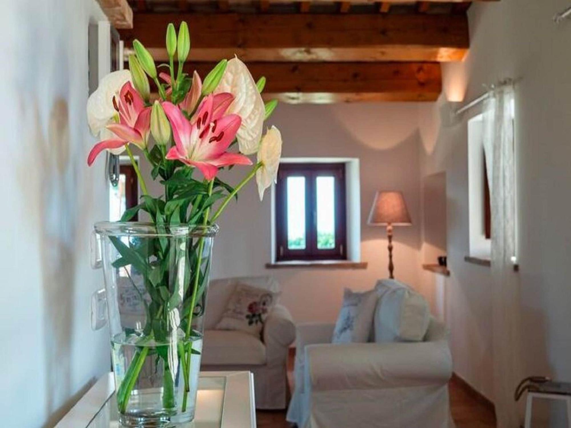 Stunning Apartment In Mombaroccio Near Metauro River Exterior foto
