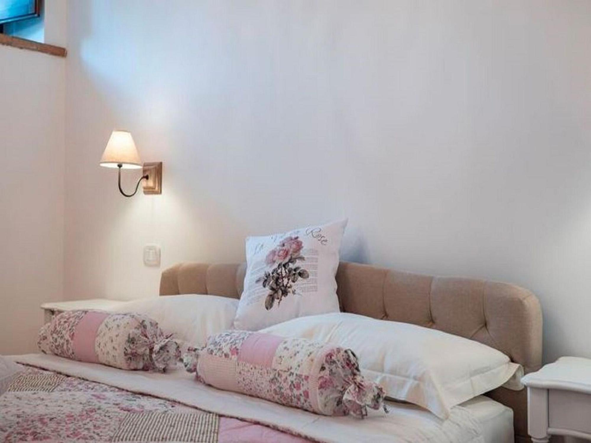 Stunning Apartment In Mombaroccio Near Metauro River Exterior foto