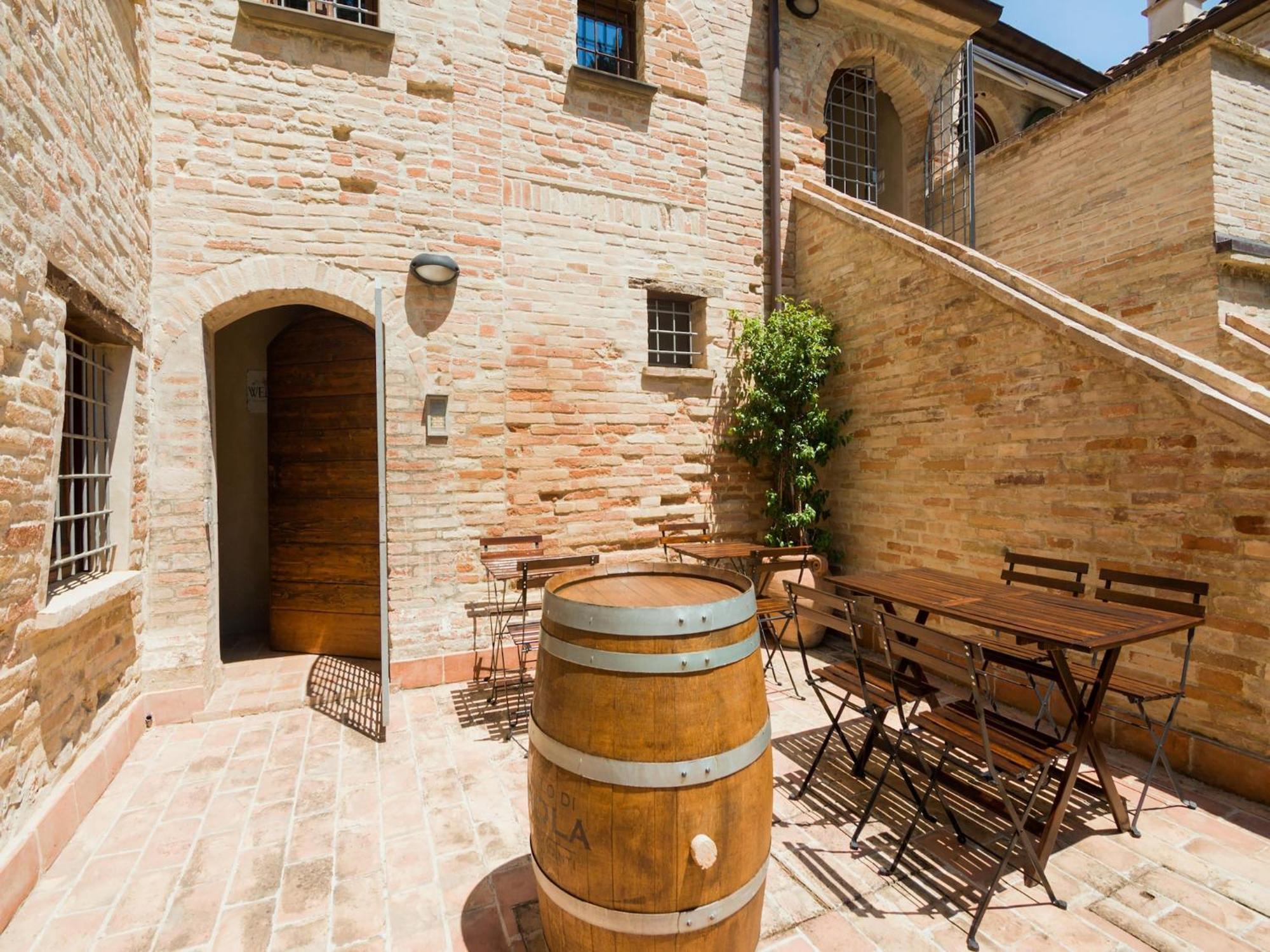 Stunning Apartment In Mombaroccio Near Metauro River Exterior foto