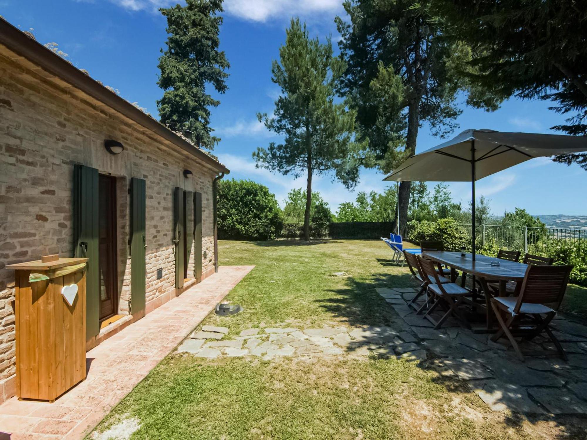 Stunning Apartment In Mombaroccio Near Metauro River Exterior foto