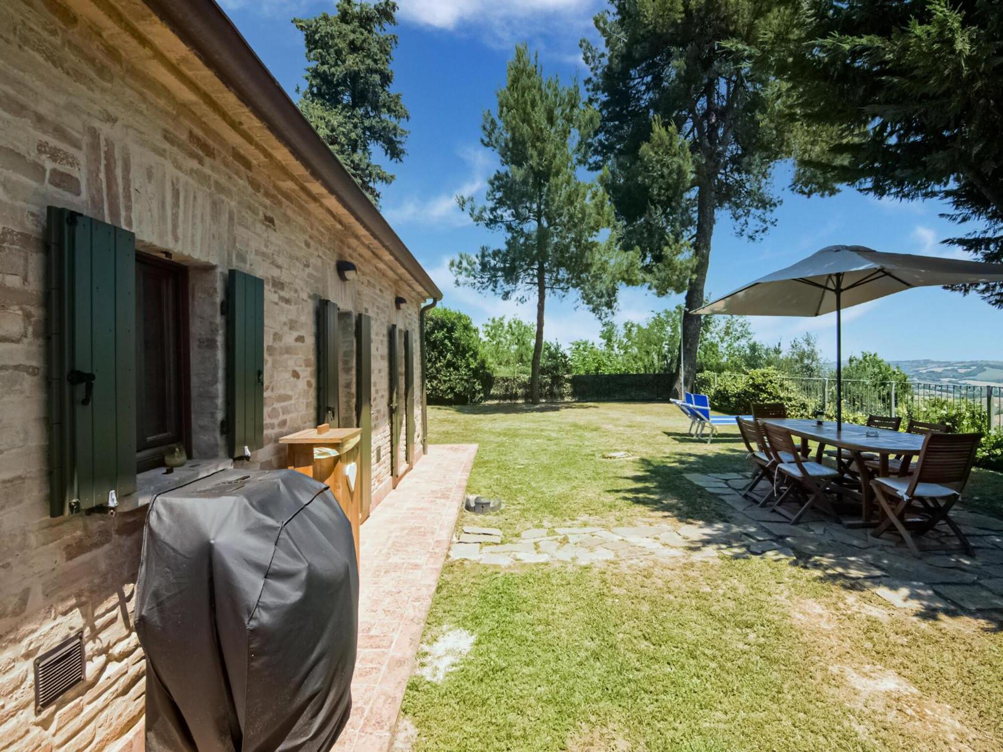 Stunning Apartment In Mombaroccio Near Metauro River Exterior foto