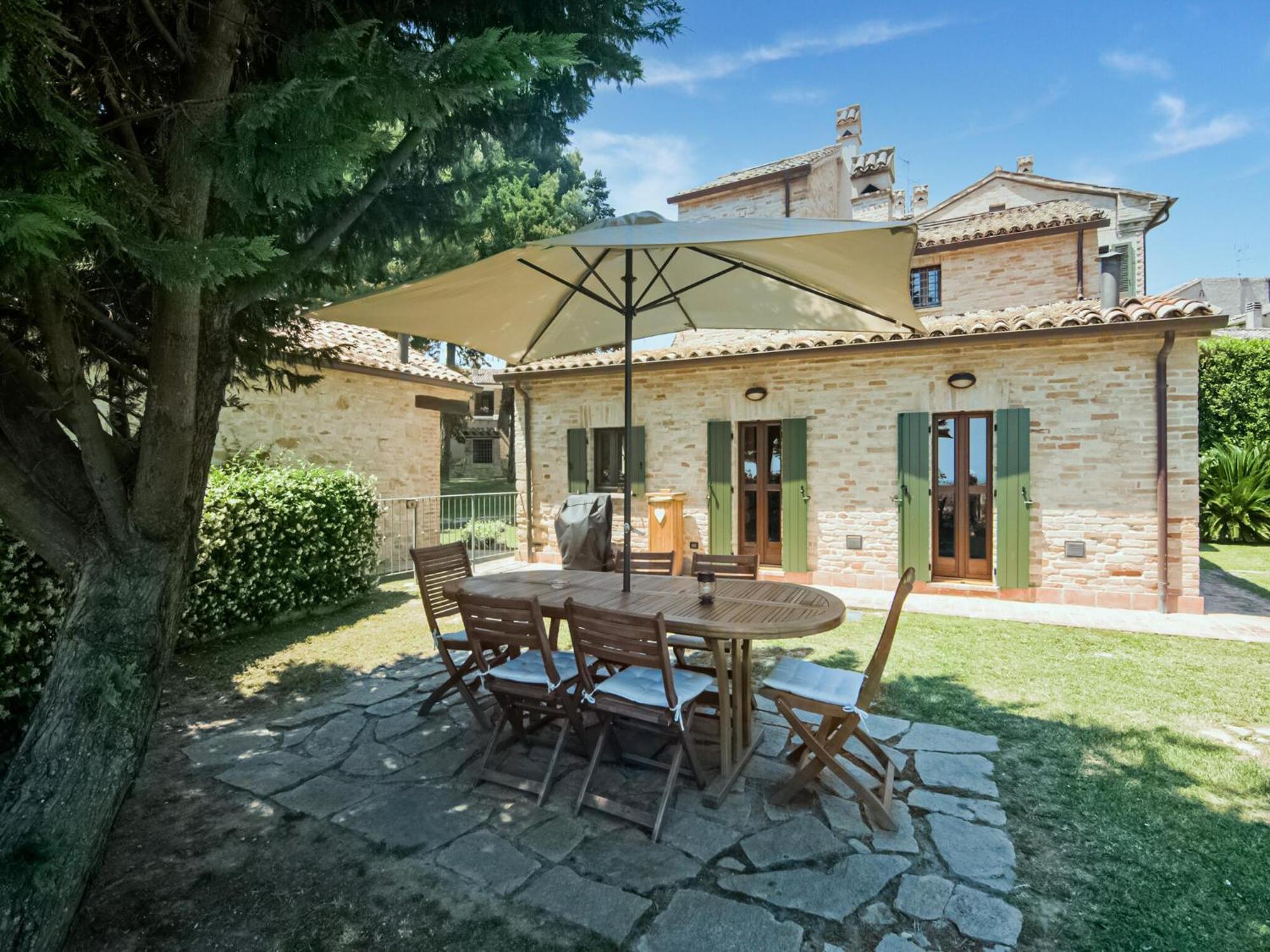 Stunning Apartment In Mombaroccio Near Metauro River Exterior foto