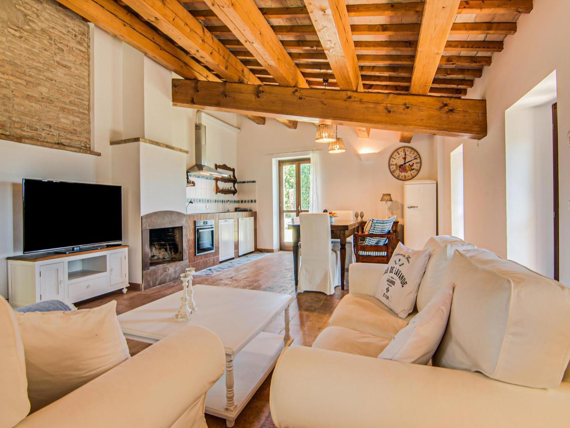 Stunning Apartment In Mombaroccio Near Metauro River Exterior foto