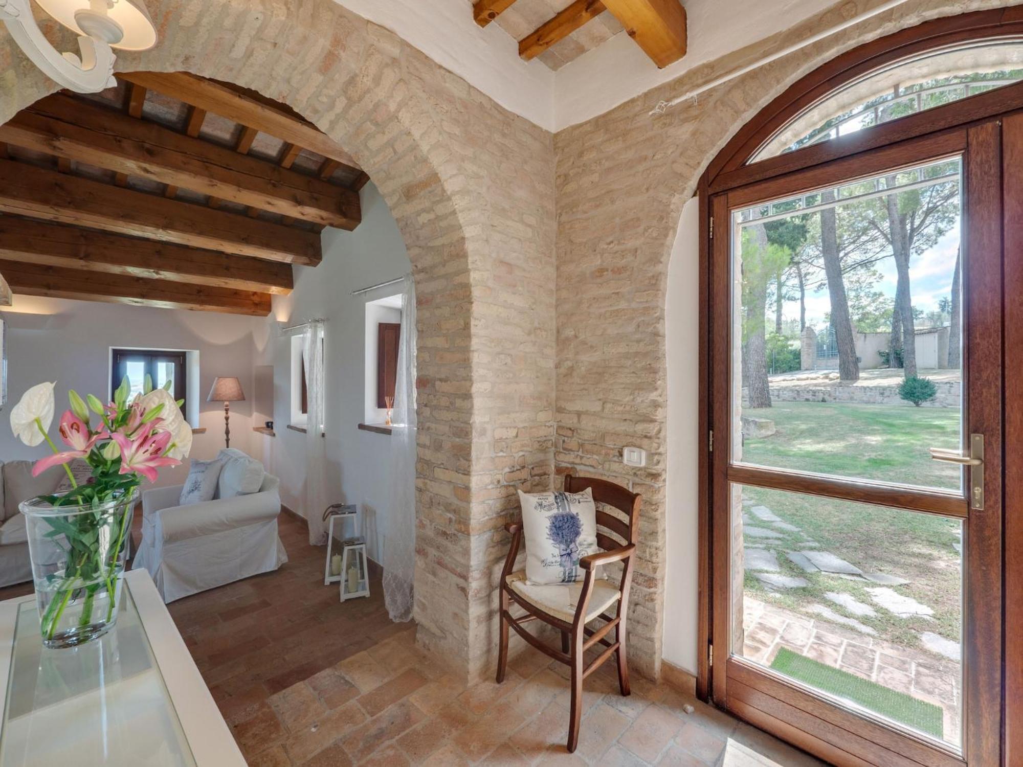 Stunning Apartment In Mombaroccio Near Metauro River Exterior foto