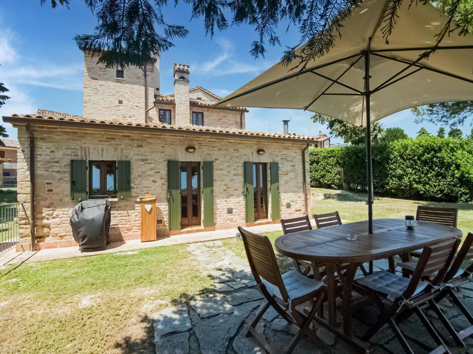 Stunning Apartment In Mombaroccio Near Metauro River Exterior foto