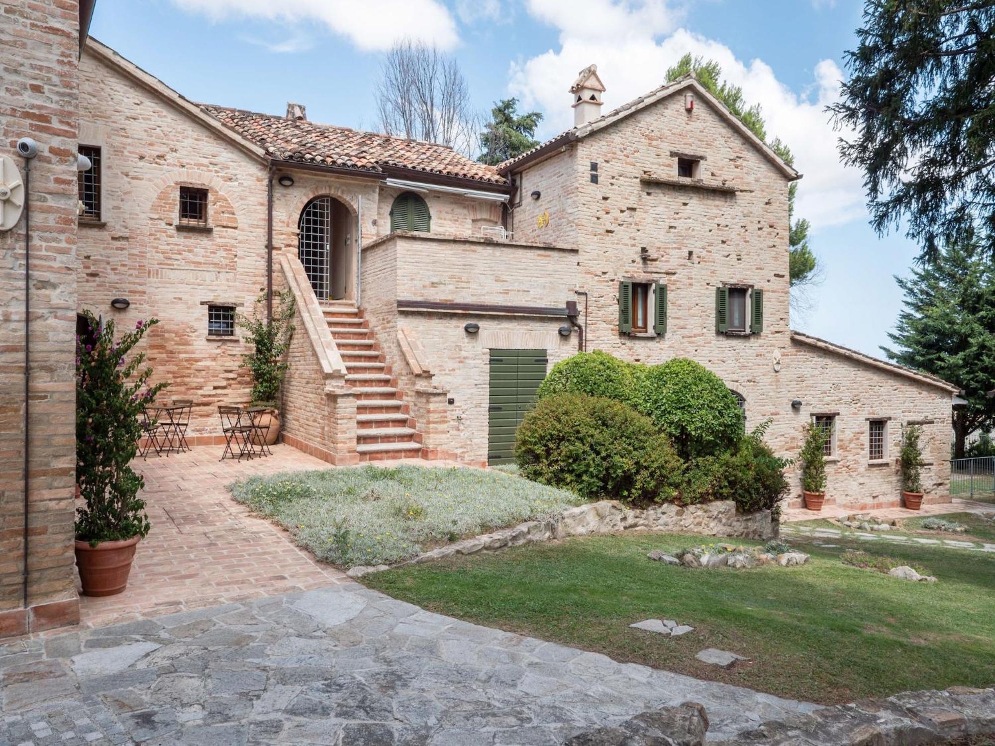 Stunning Apartment In Mombaroccio Near Metauro River Exterior foto