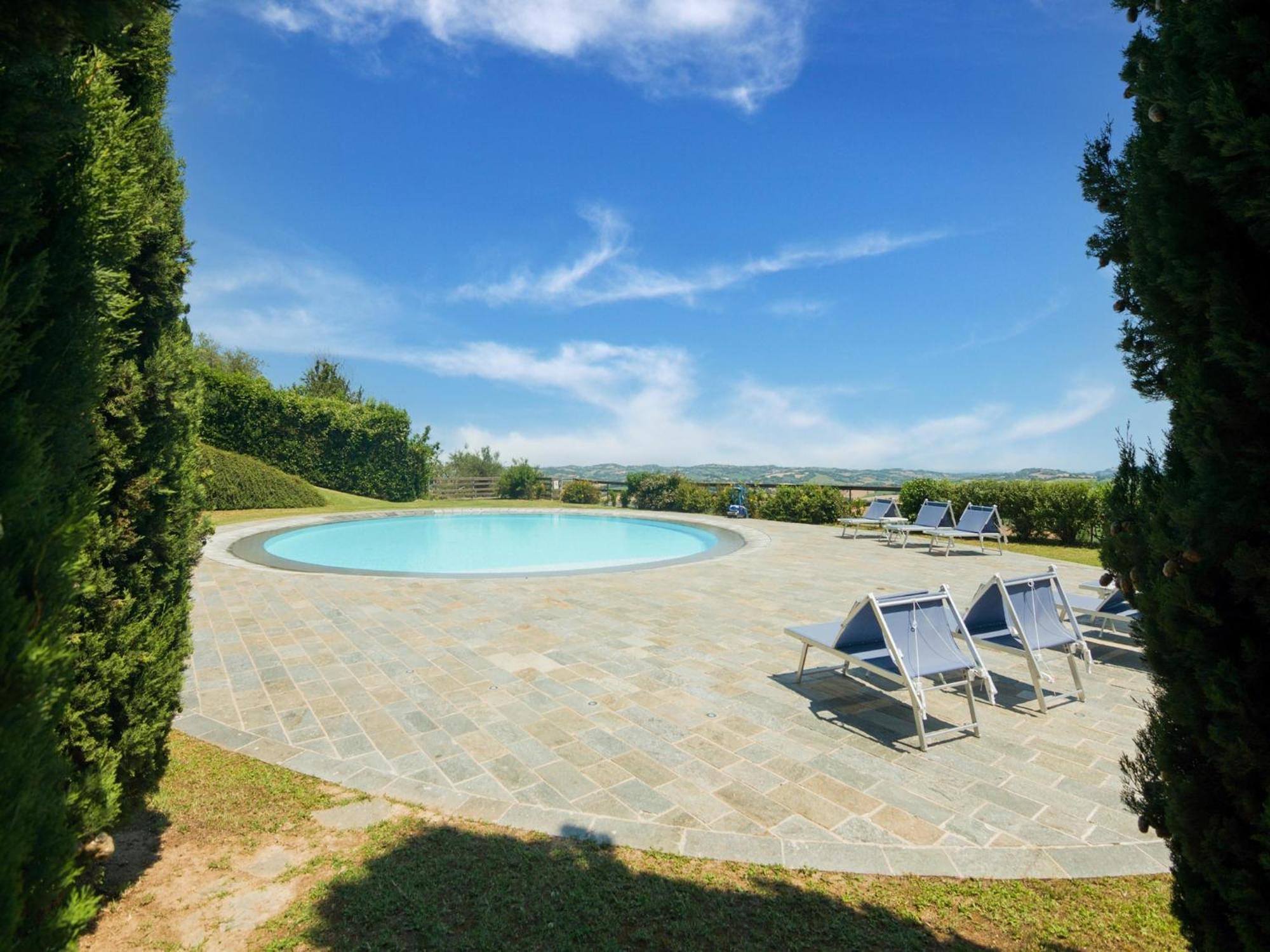 Stunning Apartment In Mombaroccio Near Metauro River Exterior foto